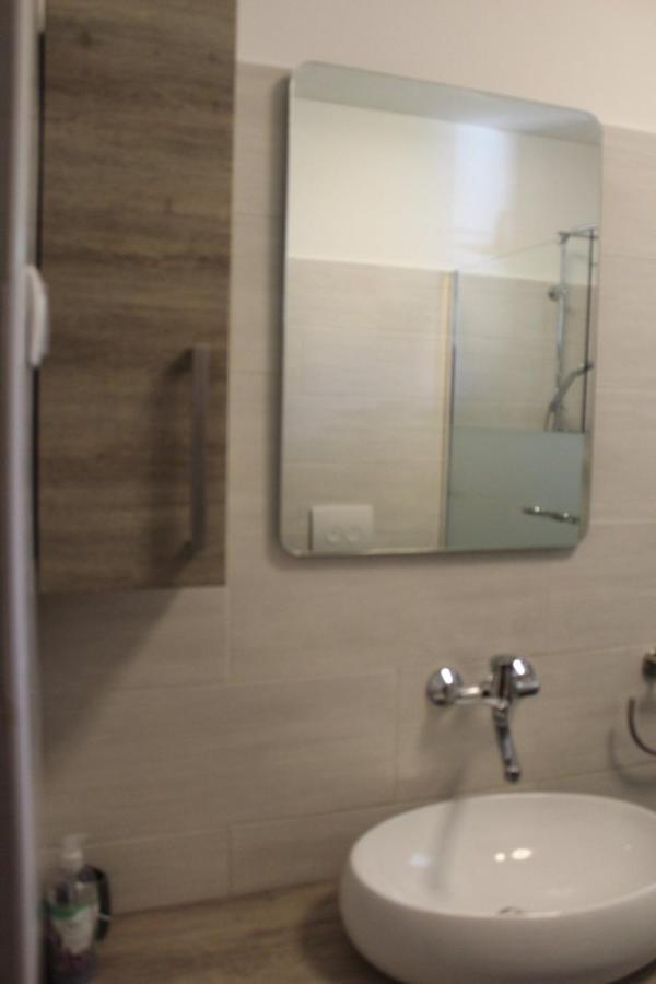 Apartman Hric -50M Od Plaze- Mali Losinj Exterior photo