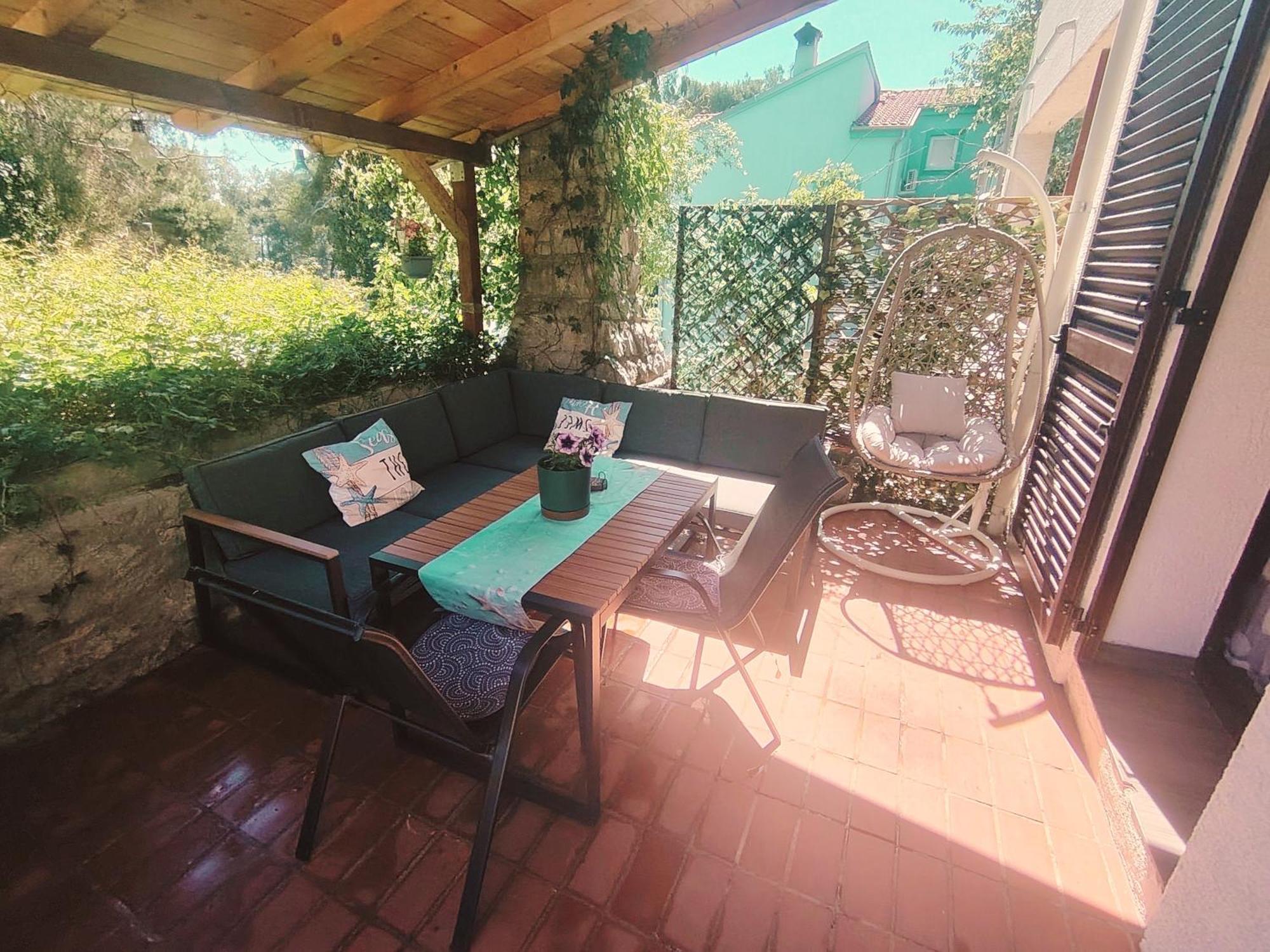 Apartman Hric -50M Od Plaze- Mali Losinj Exterior photo
