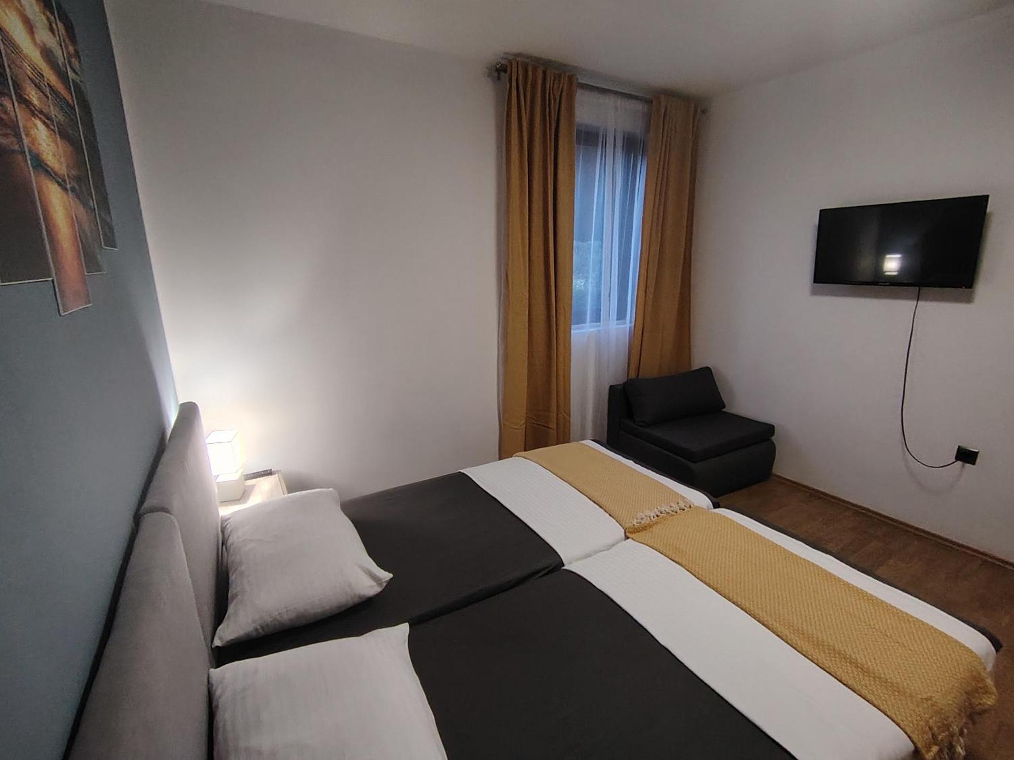 Apartman Hric -50M Od Plaze- Mali Losinj Exterior photo